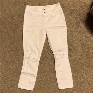 White jean capris